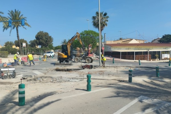 Una nueva rotonda en el cruce entre la carretera de La Manga y la de Subida al Faro  trata de mejorar los accesos a Cabo de Palos 