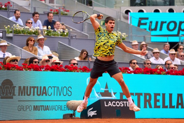 Alcaraz, exigido pero efectivo ante Khachanov, peleará por el pase a la final en Madrid
