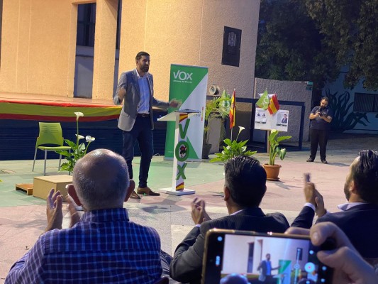 Vox arropa a José García Romero para lograr la Alcaldía de Alhama