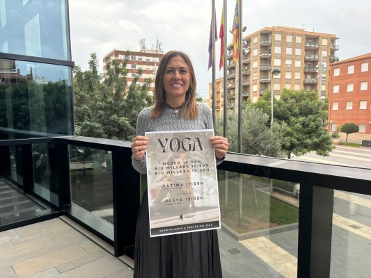 Almassora reactiva las clases de yoga gratuitas en los barrios ampliándolas a la playa