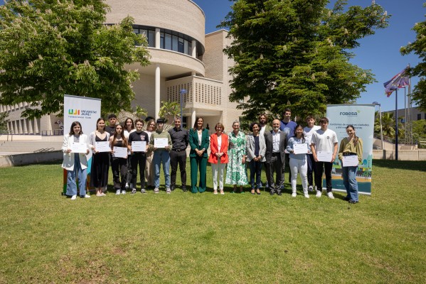 Una veintena de estudiantes de grado en la UJI residentes en Benicàssim reciben las becas Fobesa