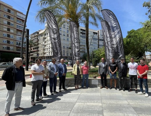 Una placa en la Circular recuerda dónde estuvo La Torre de la Marquesa, primer estadio del Murcia 