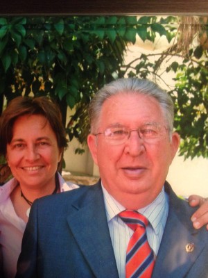 Don Ricardo, su hija Julia y la farmacia