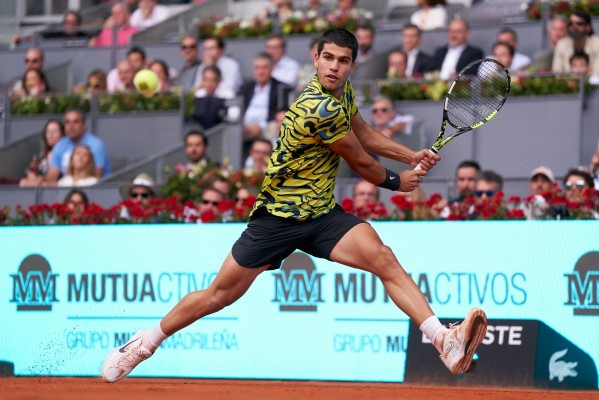 Un sólido Alcaraz supera a Dimitrov y buscará los cuartos de Madrid ante Zverev