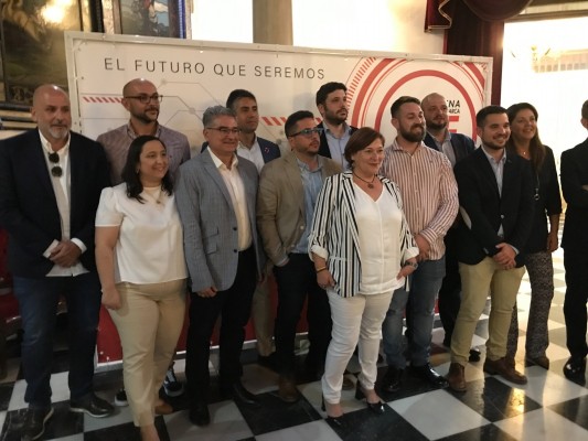 Los políticos responden a las inquietudes de los jóvenes empresarios de Cartagena en un debate a seis bandas