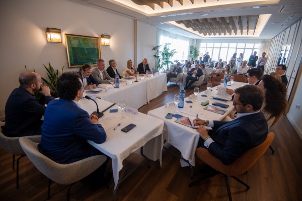 Hacer atractivas las empresas, clave para retener talento ante la falta de médicos