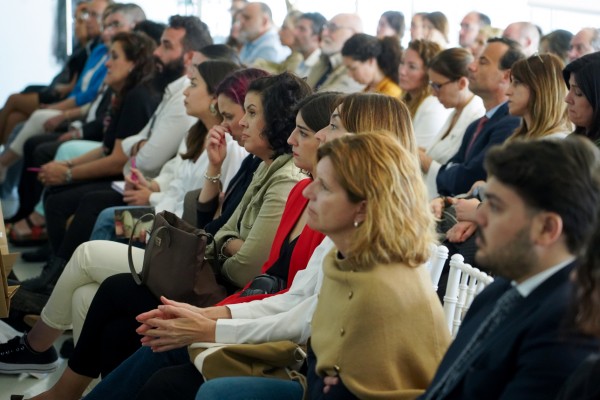 De construir residencias a modernizar servicios, ¿qué proponen los partidos de Les Corts en lo sociosanitario?