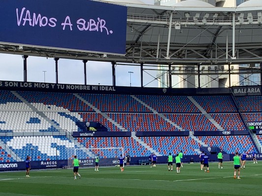 Alrededor de 2.000 levantinistas arropan al equipo antes de la final del sábado