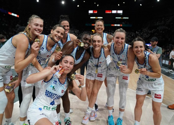 Laura Gil celebra su 31 cumpleaños con su primer título en el extranjero, la Copa de Francia 
