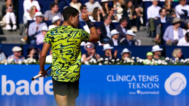 Alcaraz ya tiene su primer doblete ATP al vencer con autoridad a Tsitsipas en la final del Godó