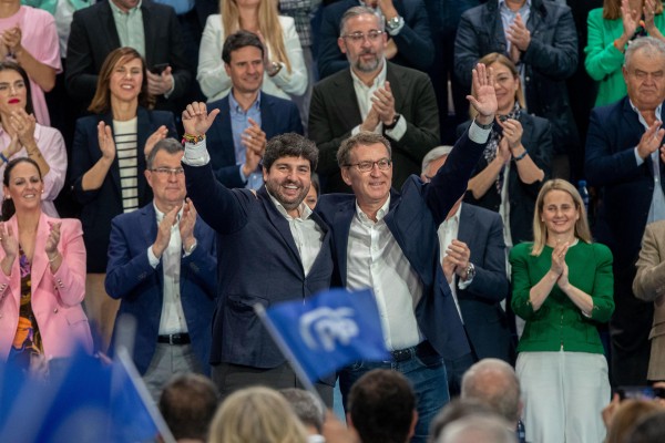 Núñez Feijóo conquista Murcia, entroniza a Miras y promete llevar 