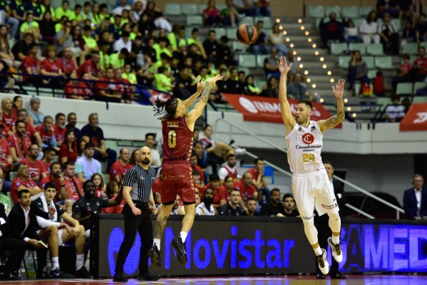 El UCAM CB vence con defensa y haciendo la diferencia a través del triple