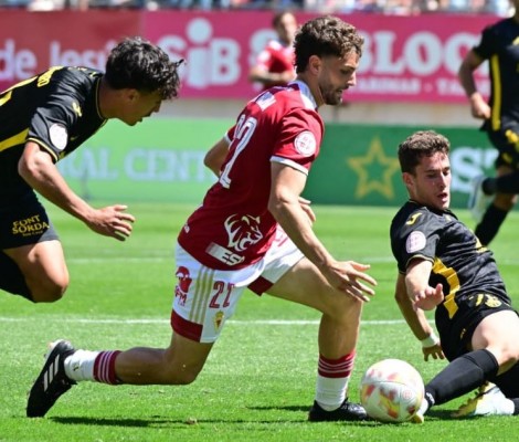 Otra fiesta que acaba mal… y el Murcia, que pasa a ser quinto, pierde diez jornadas después