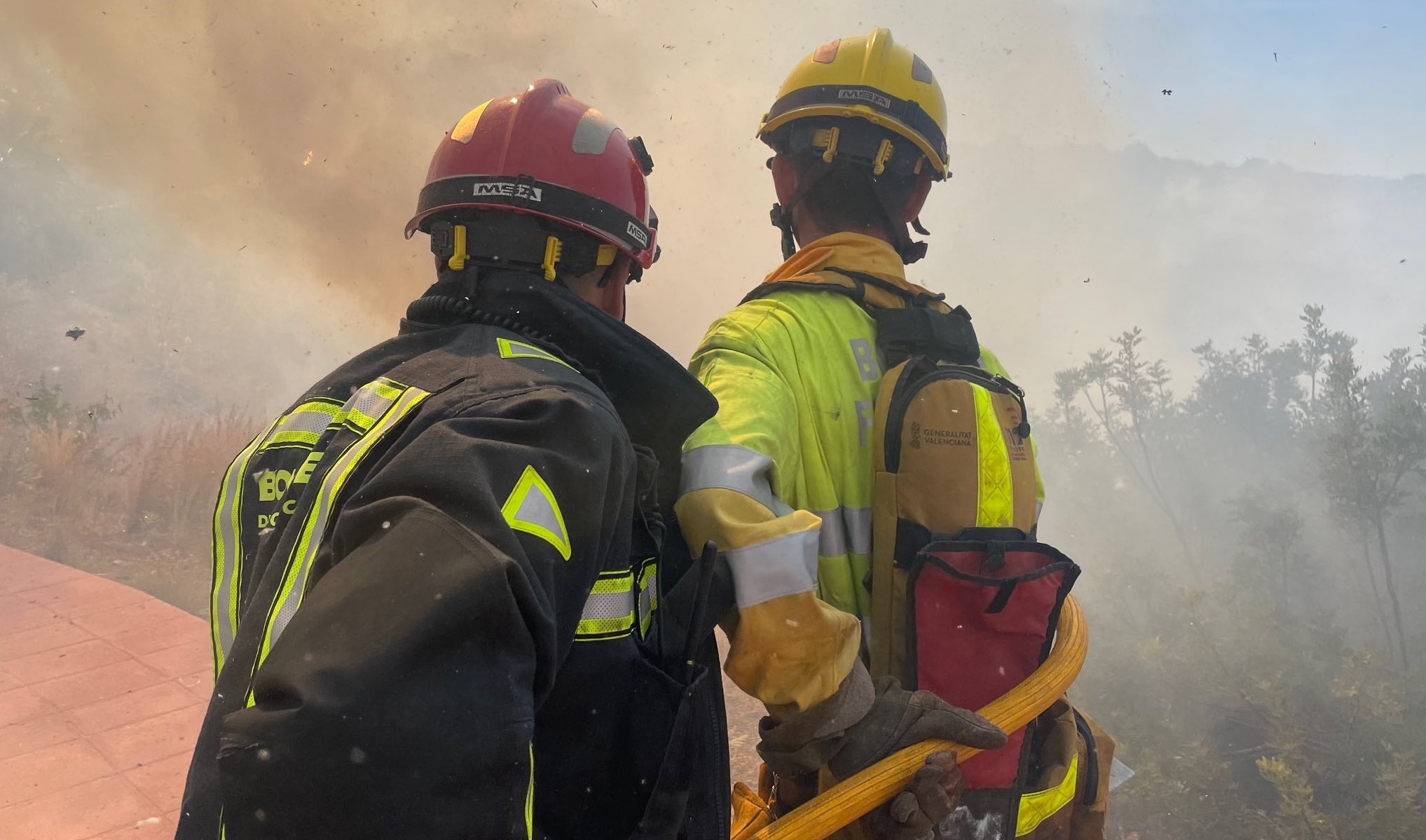 Los bomberos dan por estabilizado el incendio forestal en Oropesa del Mar