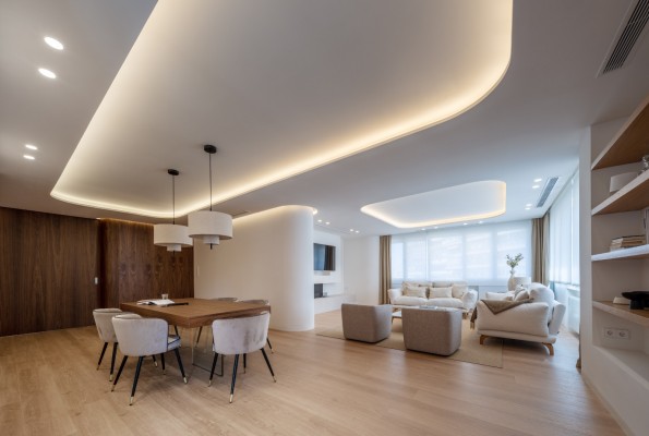 Un antiguo piso en el centro de Murcia, elegante y espacioso, que brilla con luz propia
