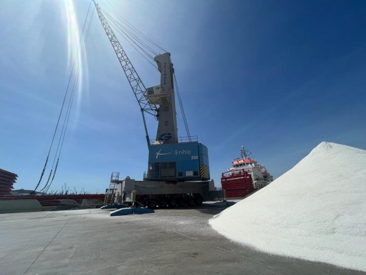 El Puerto duplica el tráfico de sal escamada con el movimiento de más de 20.000 toneladas en abril