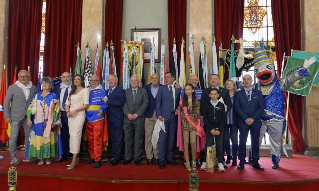 La puesta de largo del Gran Pez y Doña Sardina abre la lata de la Fiesta Sardinera de Murcia