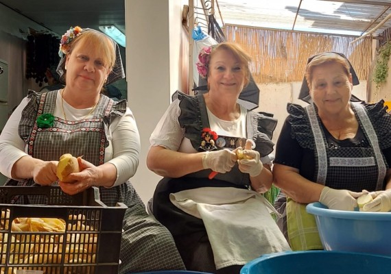 Arrancan las Fiestas de Primavera de Murcia: las barracas de las peñas huertanas abren sus puertas
