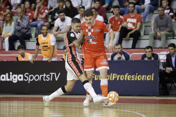 El Jimbee reacciona tras el descanso para ganar el derbi con autoridad y adelantar a ElPozo en la tabla