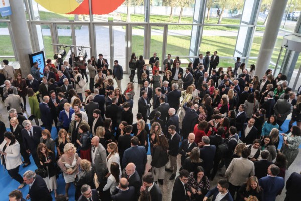 Más de 1.400 personas celebran el 13º aniversario de Valencia Plaza
