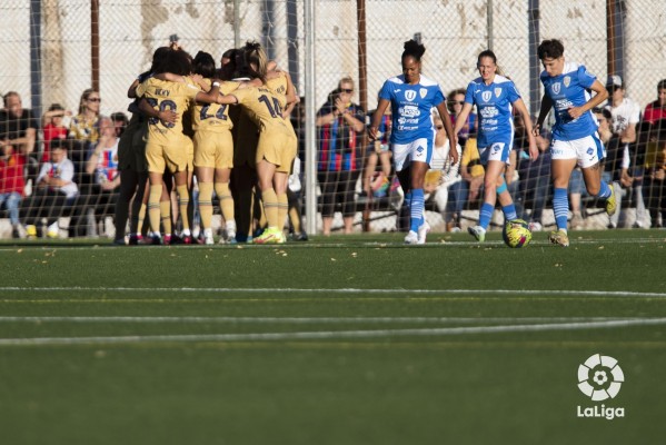 El Alhama se mantiene de pie ante un Barça que se acerca más aún al título con un 0-2 en el Kubala