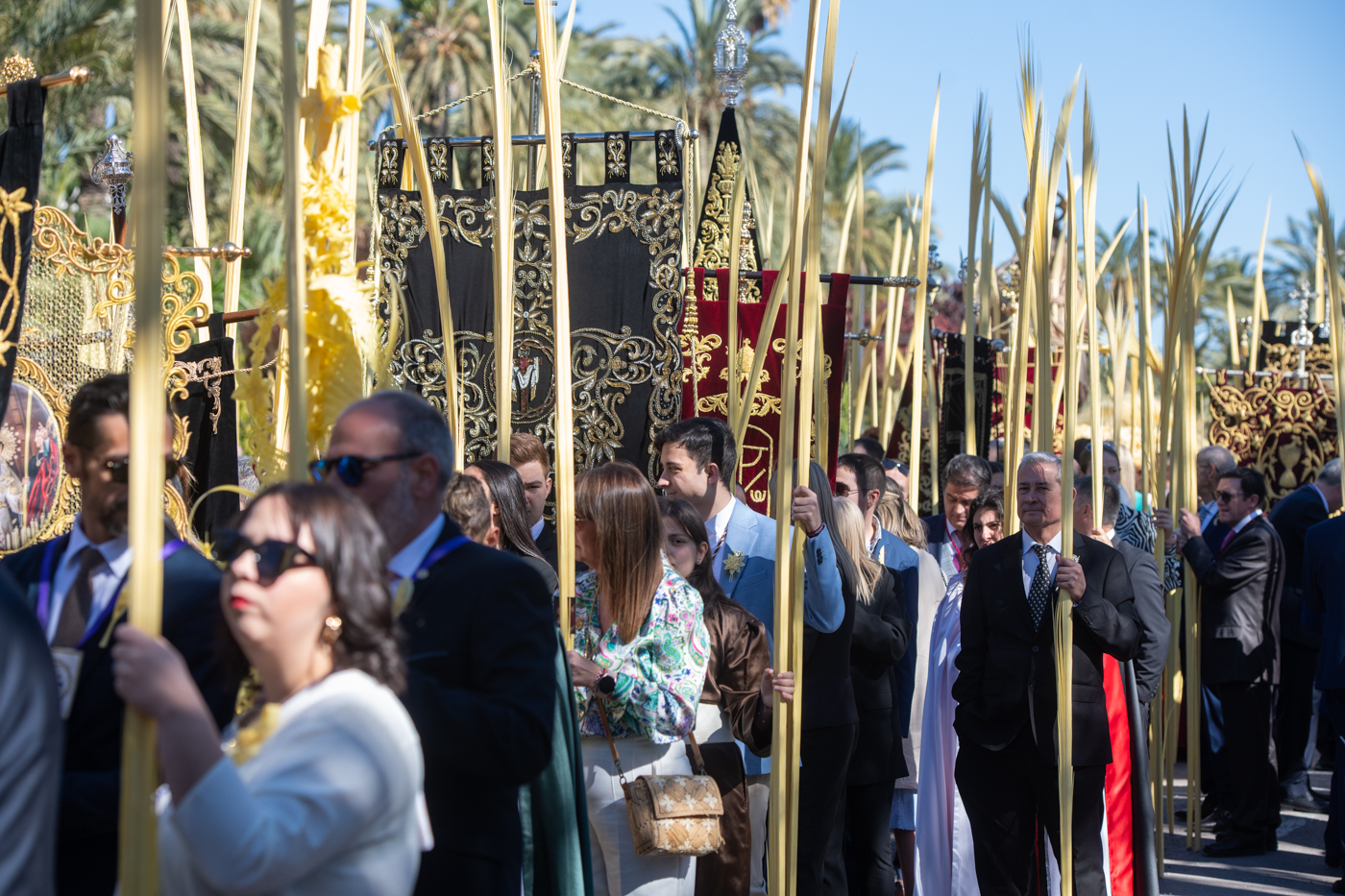 Arranca la Semana de Pasión: 70.000 ilicitanos celebran el Domingo de Ramos con las palmas