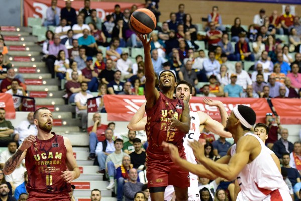 El UCAM CB arrolla al Girona tras el descanso y sigue explotando sus opciones de play off