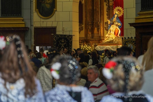Miles de cartageneros salen a la calle para celebrar el Día de su Patrona