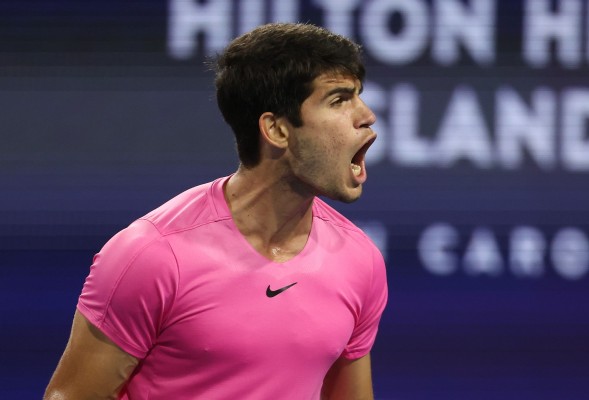 Alcaraz, diezmado, cae ante el italiano Sinner en las semifinales de Miami y cederá el número 1