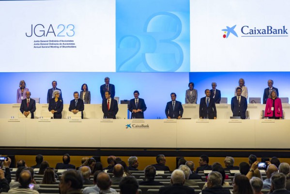 Así fue la junta de CaixaBank de 2023: de Juan Roig a Peter Lim pasando por las quejas de los sindicatos