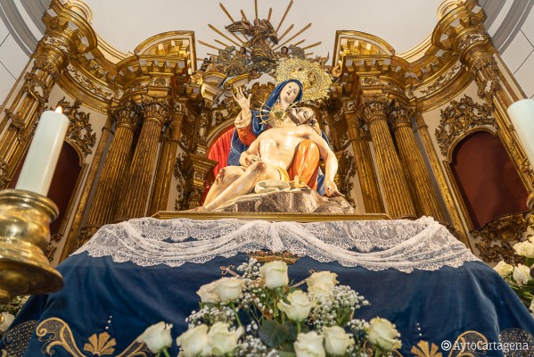 Cartagena da inicio a la Semana Santa con la tradicional ofrenda a la Patrona de la ciudad