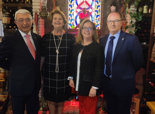 Paqui Bueno y Martínez Pagán escenifican su gran sintonía con el Santiago Apóstol en los prolegómenos de la Semana Santa


