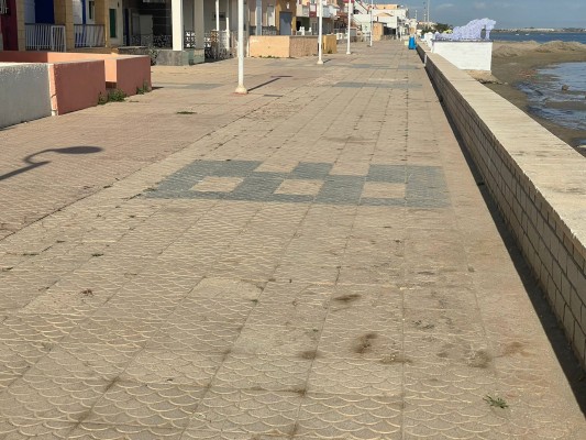 Los Nietos se 'desangra' por la ausencia de las administraciones: 