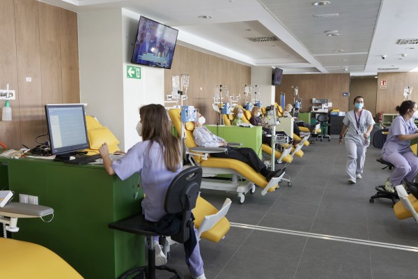  Medio centenar de personal sanitario trabaja ya en el nuevo edificio oncológico del Hospital Provincial