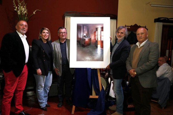 El pintor Pérez Casanova presenta el cartel del Festival Nacional de Folclore de la Comarca de Cartagena
