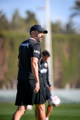 Vuelve el fútbol con un emotivo Levante-Elche
