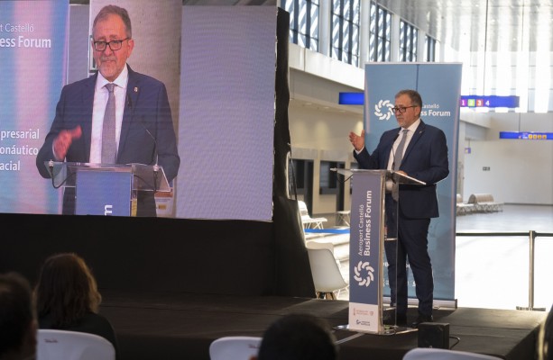 Martí defiende la cesión al Consell de los terrenos del aeropuerto para 