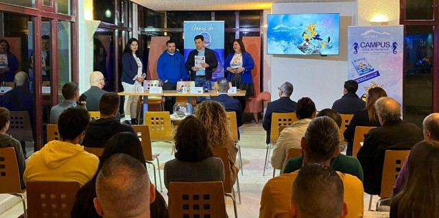 El caballito de mar creado por el dibujante cartagenero David Cantero emprende sus primeras aventuras