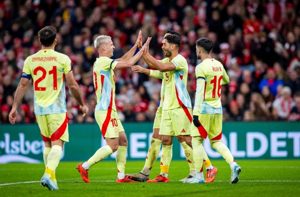 España amarra el primer puesto con un triunfo por la mínima en Copenhague