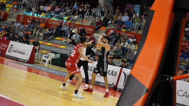 El Odilo Cartagena, arrollado en casa, aún no logra el billete para pelear por subir a la LEB Oro 