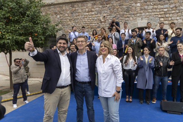 Feijóo arropa a Miras y Arroyo en Cartagena: 