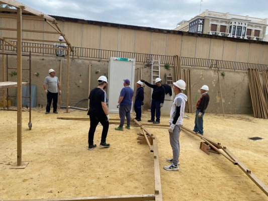 Cuenta atrás para las Fiestas de Primavera de Murcia: empiezan a montar las barracas en El Malecón