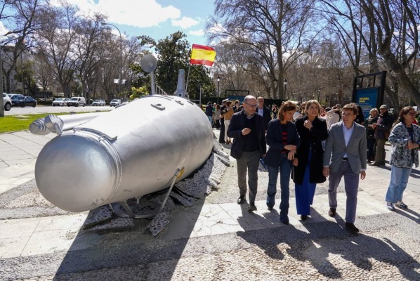 El Isaac Peral emerge en el centro de Madrid

