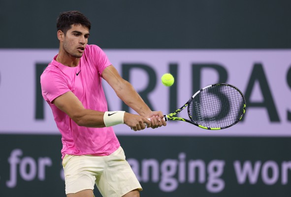 Alcaraz logra su triunfo 100 en la ATP y accede a los octavos de final de Indian Wells