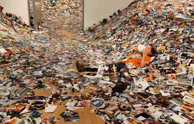 El arte de dar un nuevo significado a la 'fotografía encontrada': el Cendeac recibe al holandés Erik Kessels