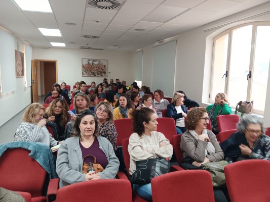 Los sindicatos fijan sus líneas rojas en el convenio de cítricos: la jornada y 11% de subida salarial