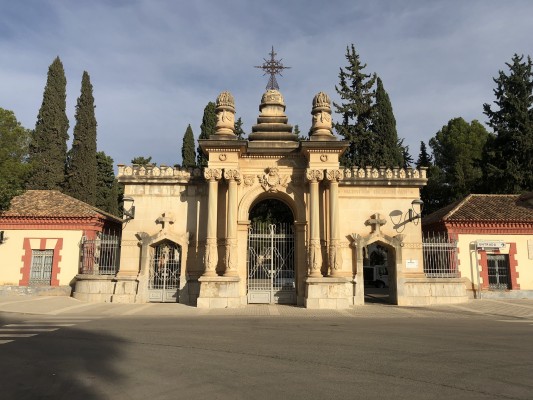 Los misterios del cementerio de Murcia: Santi García los saca a la luz en su último libro