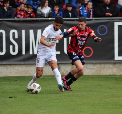 El derbi Yeclano-UCAM se salda con un 1-1 y ambos siguen en zona de promoción 