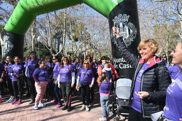Un total de 4.000 dones marxen unides per la igualtat en la Cursa del 8-M a Castelló