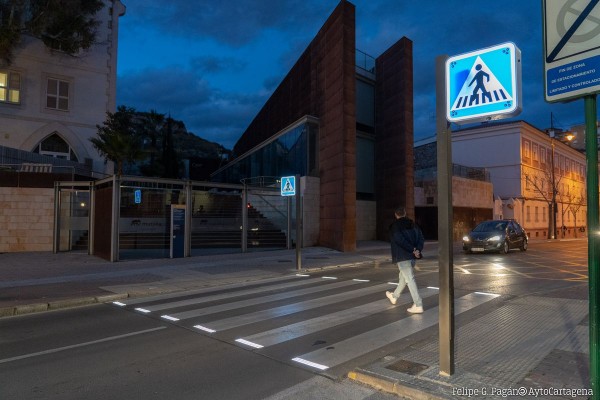 Instalados 17 semáforos inteligentes en entornos escolares y rutas de gran afluencia para aumentar la seguridad de los peatones